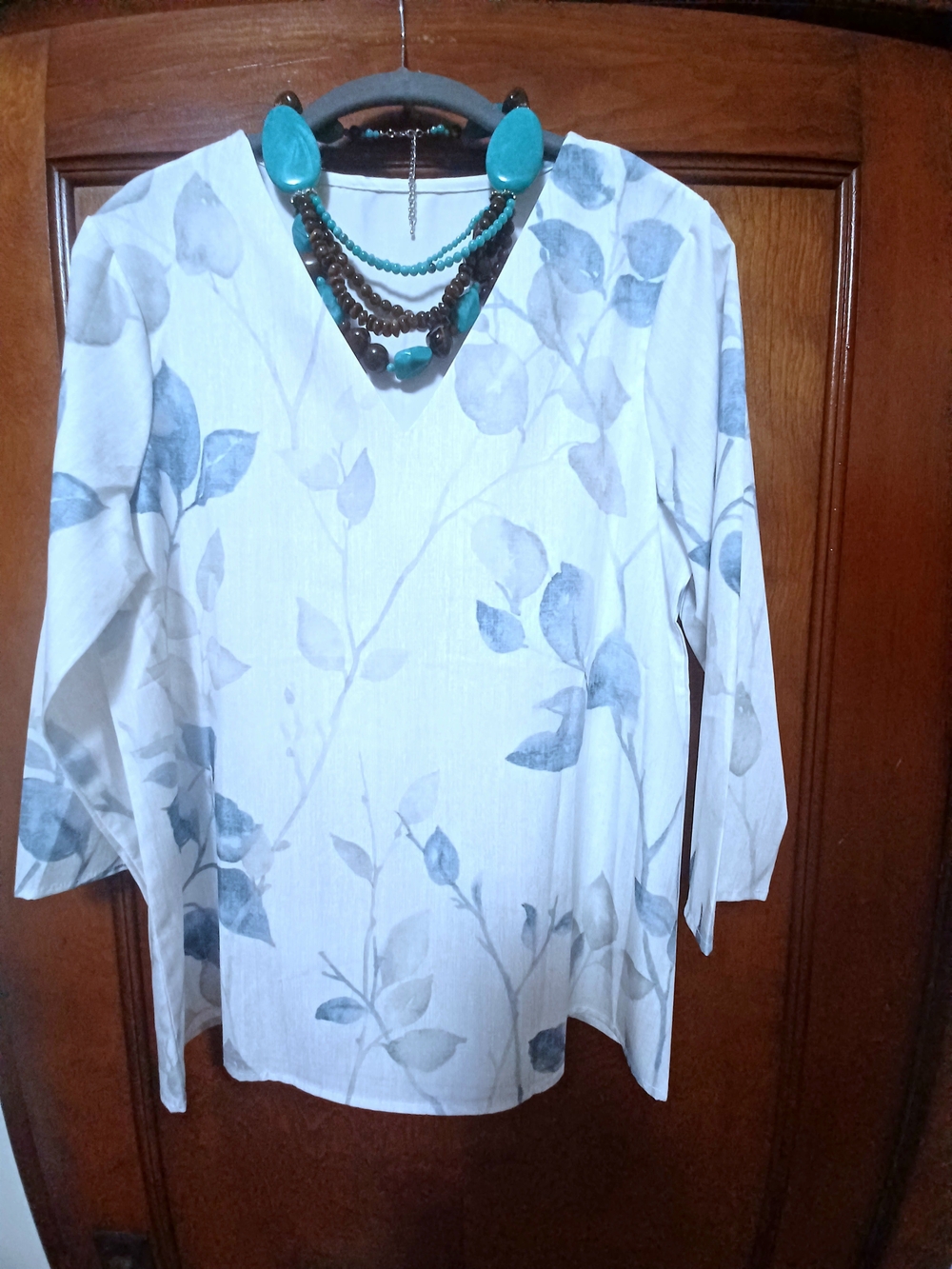 SHEIN CREAM & BLUE V-NECK LEAF PRINT TUNIC w/GRAY ACCENTS-(NEW)